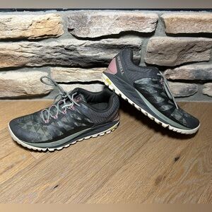 Women’s Merrell hiking shoes women’s size 10